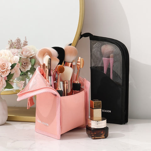 Travel Make-up Brush Holder - Little Home Hacks