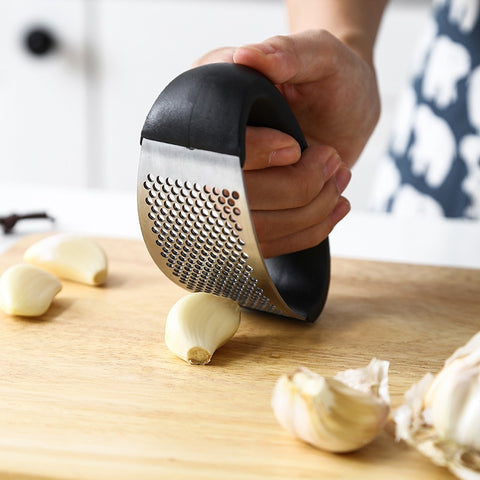 Rocking Garlic Crusher - Little Home Hacks